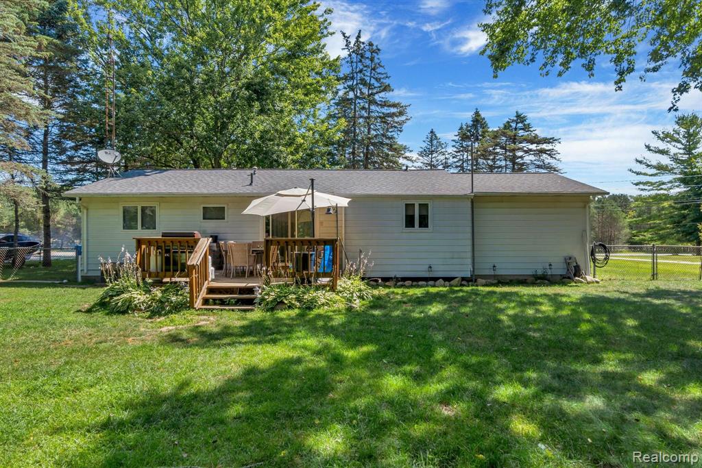 13308 North Road Fenton, MI 48430 - Photo 25 of 30