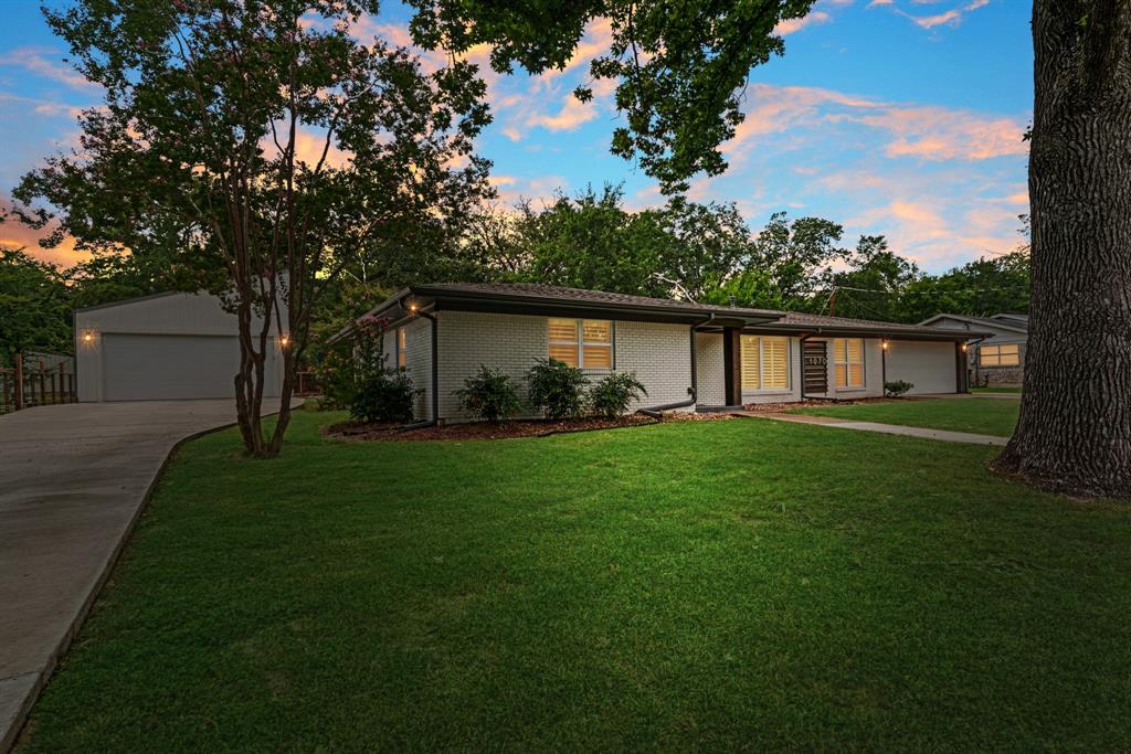 1070 Cardinal Lane Paris, TX 75460 - Photo 20 of 20 a front view of house with a garden
