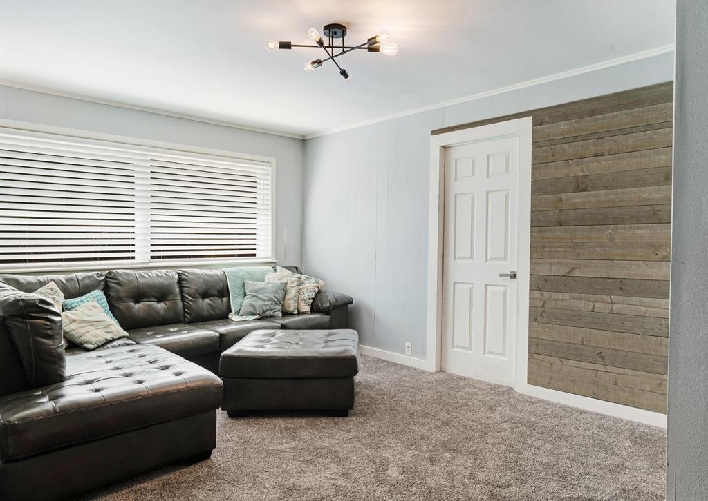 1070 Cardinal Lane Paris, TX 75460 - Photo 3 of 20 a living room with furniture and a window