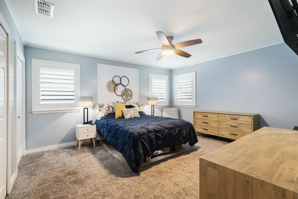 1070 Cardinal Lane Paris, TX 75460 - Photo 8 of 20 a bedroom with a bed and window