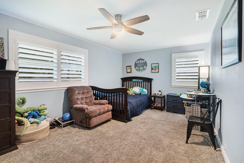 1070 Cardinal Lane Paris, TX 75460 - Photo 10 of 20 a living room with furniture and a window