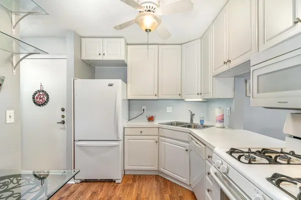 $134,900 | 7520 Cahill Road, Unit 203A, Edina, MN 55439