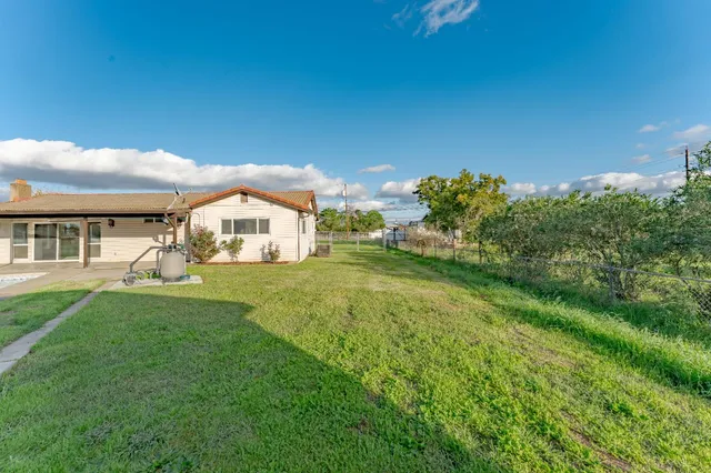 a view of a house with a big yard