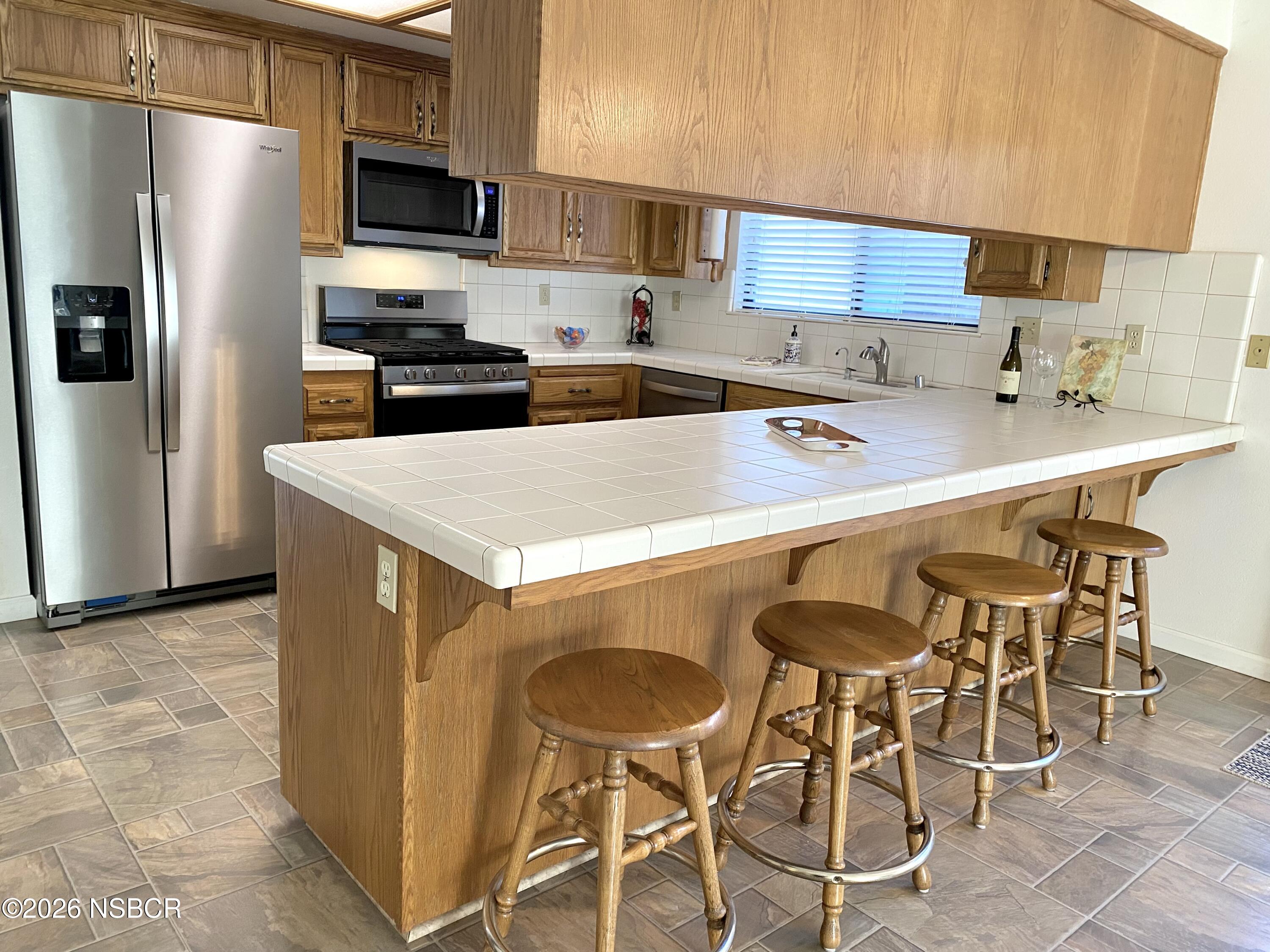 106 Galaxy Way Lompoc, CA 93436 - Photo 11 of 44 Kitchen