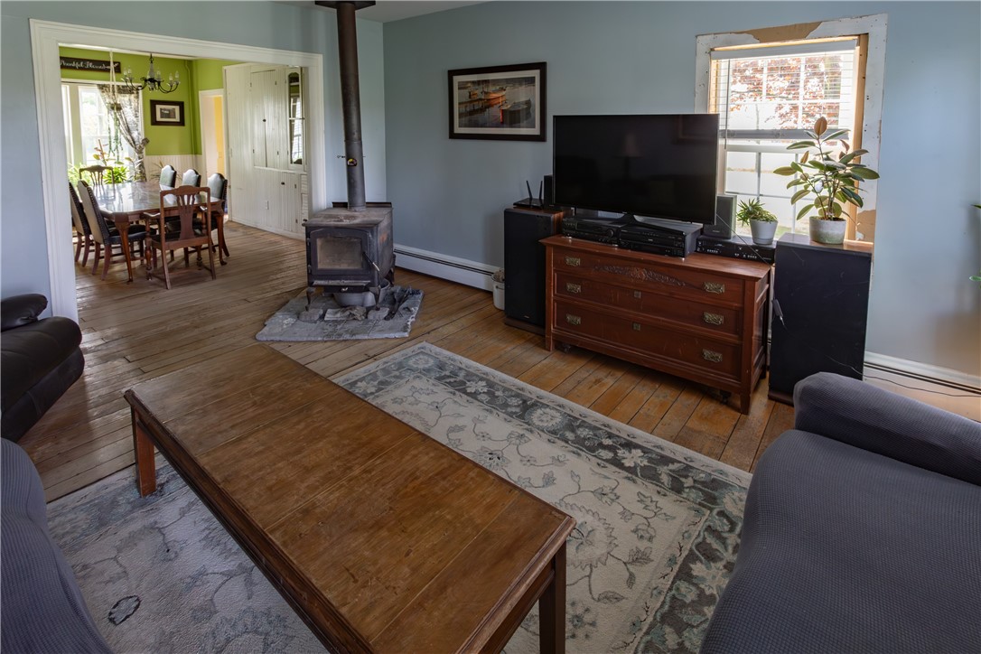953 Howland Road Manchester, NY 14548 - Photo 14 of 40 living room