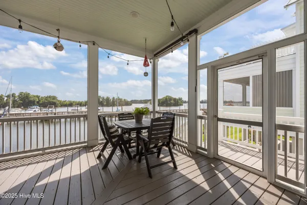 $1,075,000 | 301 Moss Way, Washington, NC 27889