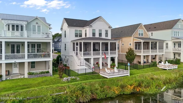 $1,075,000 | 301 Moss Way, Washington, NC 27889