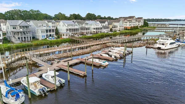 $1,075,000 | 301 Moss Way, Washington, NC 27889