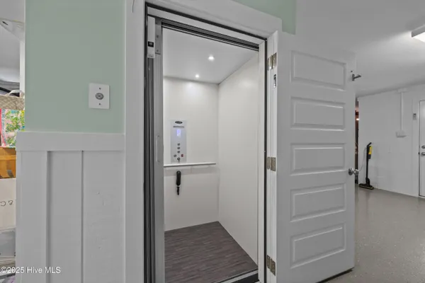 $1,075,000 | 301 Moss Way, Washington, NC 27889