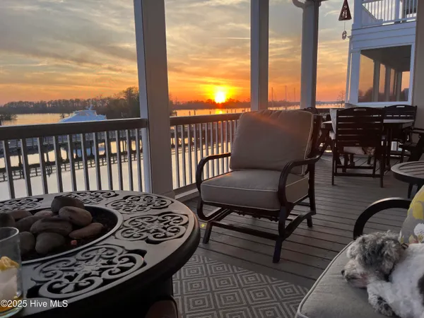 $1,075,000 | 301 Moss Way, Washington, NC 27889