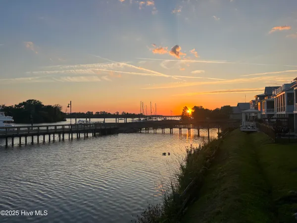 $1,075,000 | 301 Moss Way, Washington, NC 27889