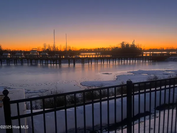 $1,075,000 | 301 Moss Way, Washington, NC 27889