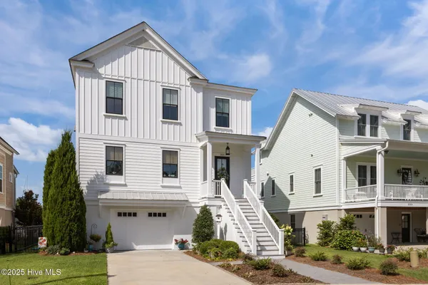 $1,075,000 | 301 Moss Way, Washington, NC 27889