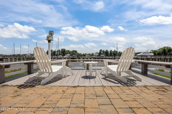 $1,075,000 | 301 Moss Way, Washington, NC 27889