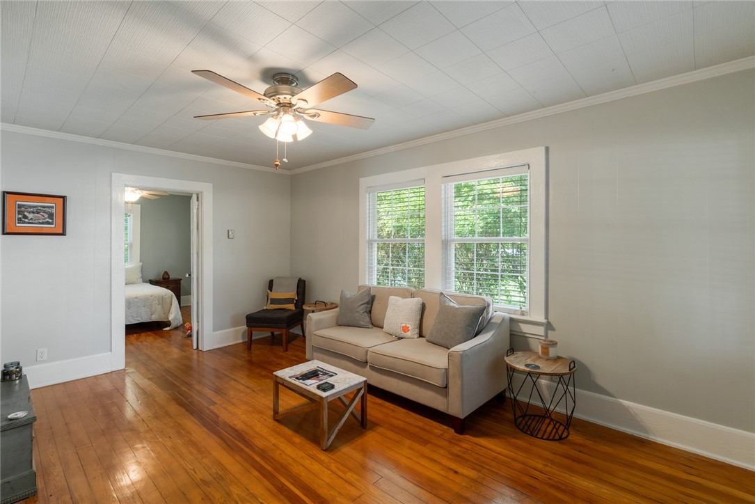 127 West Main Street Pendleton, SC 29670 - Photo 4 of 31