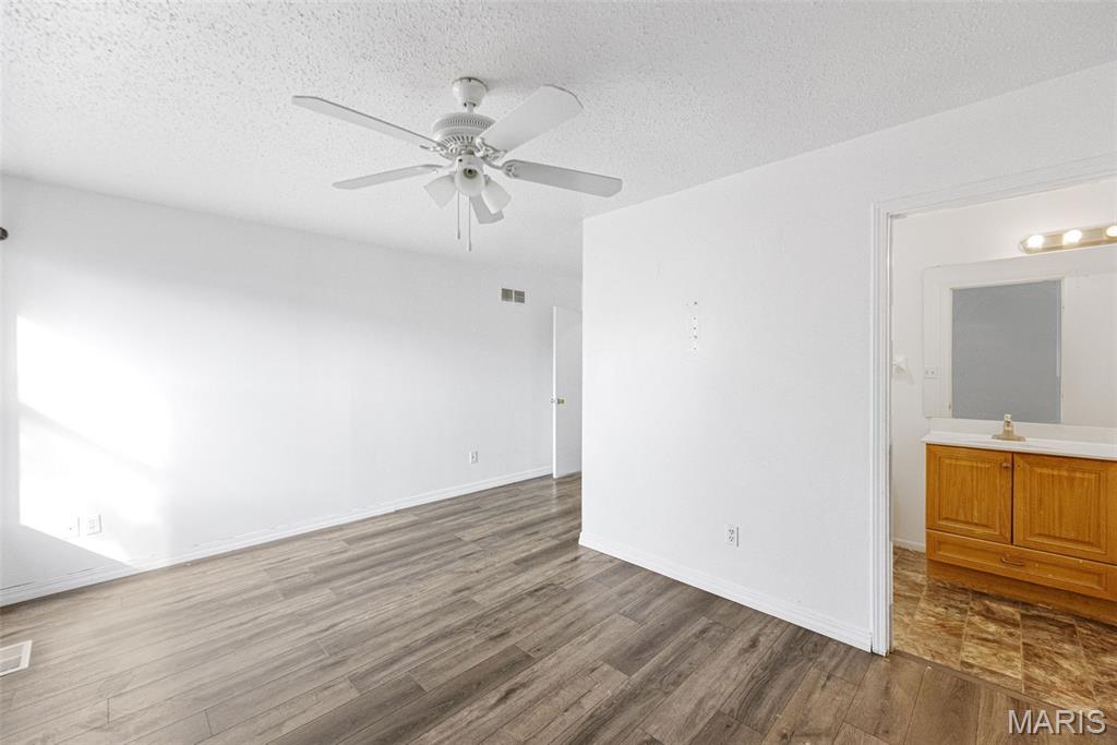 548 Rancho Lane Florissant, MO 63031 - Photo 17 of 33