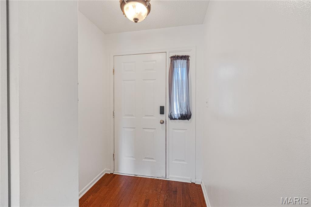 548 Rancho Lane Florissant, MO 63031 - Photo 4 of 33