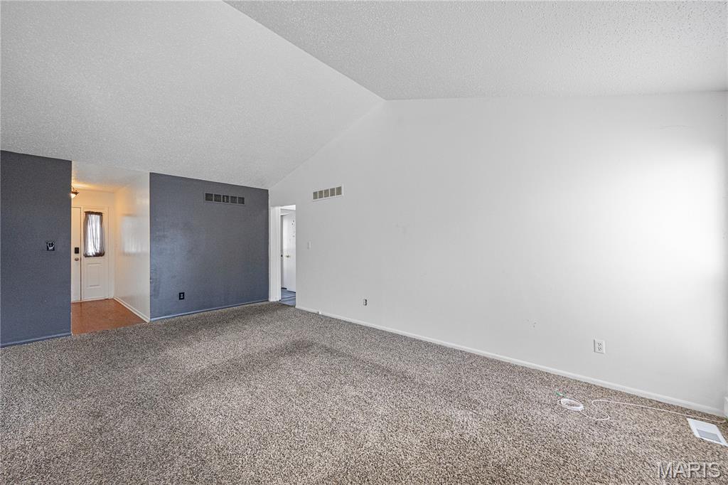 548 Rancho Lane Florissant, MO 63031 - Photo 7 of 33