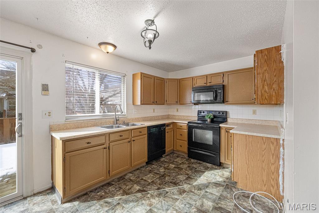 548 Rancho Lane Florissant, MO 63031 - Photo 10 of 33