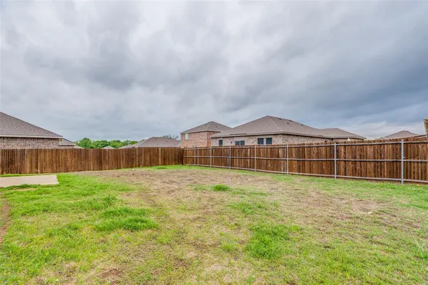 $3,100 | 2621 Sagebrush Drive, Glenn Heights, TX 75154