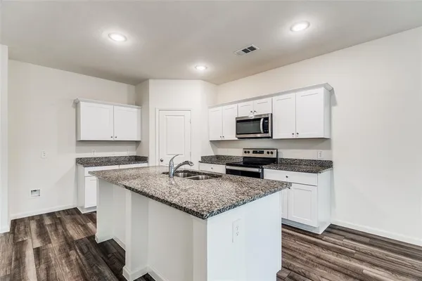 $3,100 | 2621 Sagebrush Drive, Glenn Heights, TX 75154