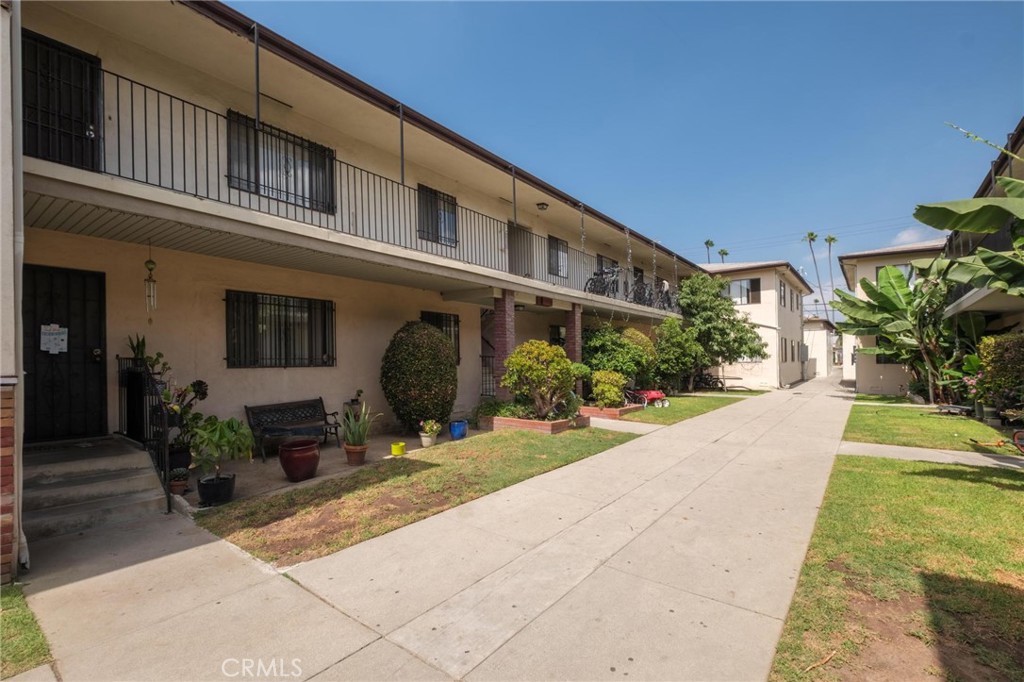 625 East 99th Street Inglewood, CA 90301 - Photo 13 of 50 a front view of a house
