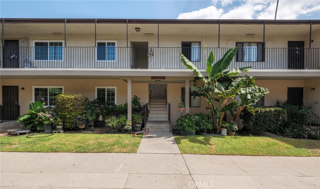 625 East 99th Street Inglewood, CA 90301 - Photo 2 of 50 front view of house with a yard