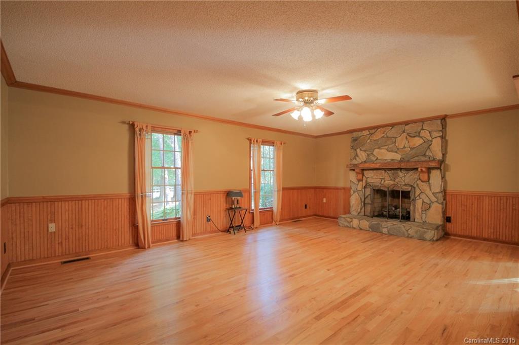 2832 Miranda Road Charlotte, NC 28216 - Photo 2 of 24 Gallery Image 2