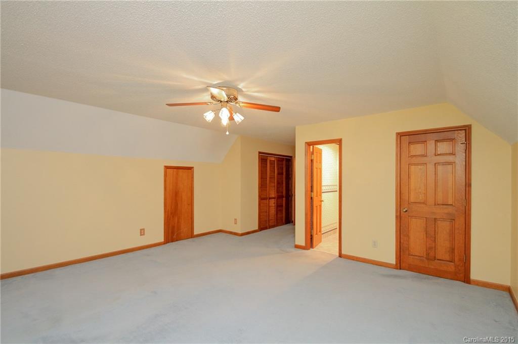 2832 Miranda Road Charlotte, NC 28216 - Photo 16 of 24 Gallery Image 16