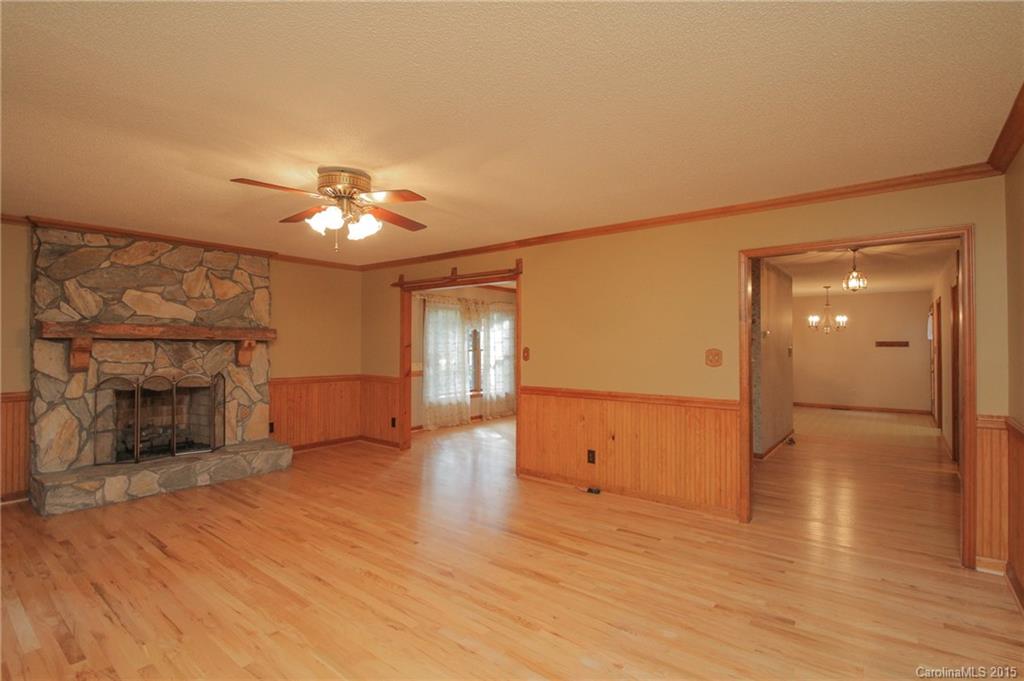 2832 Miranda Road Charlotte, NC 28216 - Photo 3 of 24 Gallery Image 3