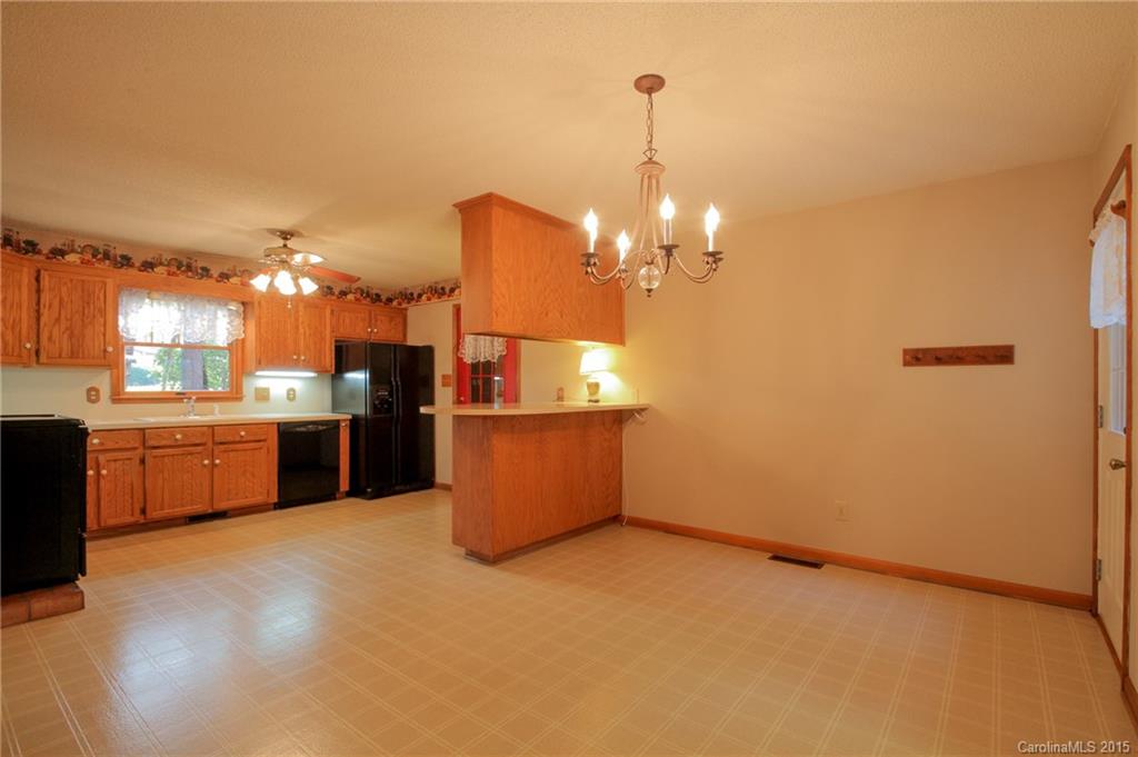 2832 Miranda Road Charlotte, NC 28216 - Photo 6 of 24 Gallery Image 6