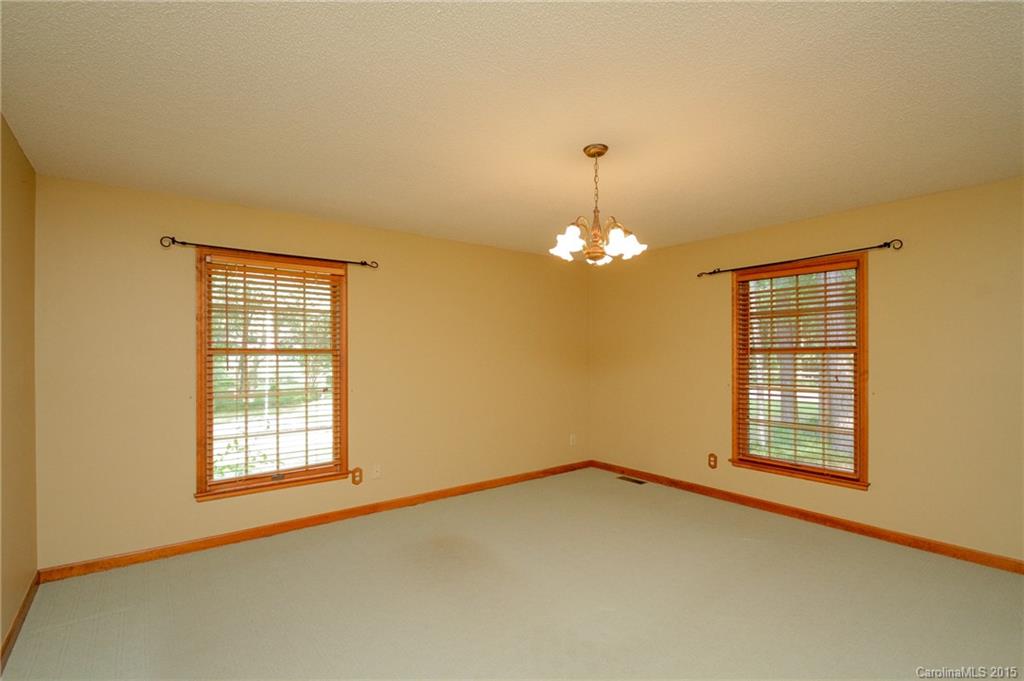 2832 Miranda Road Charlotte, NC 28216 - Photo 9 of 24 Gallery Image 9