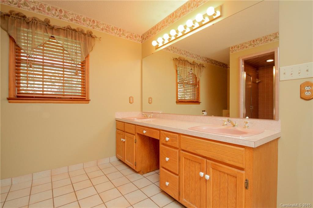 2832 Miranda Road Charlotte, NC 28216 - Photo 10 of 24 Gallery Image 10