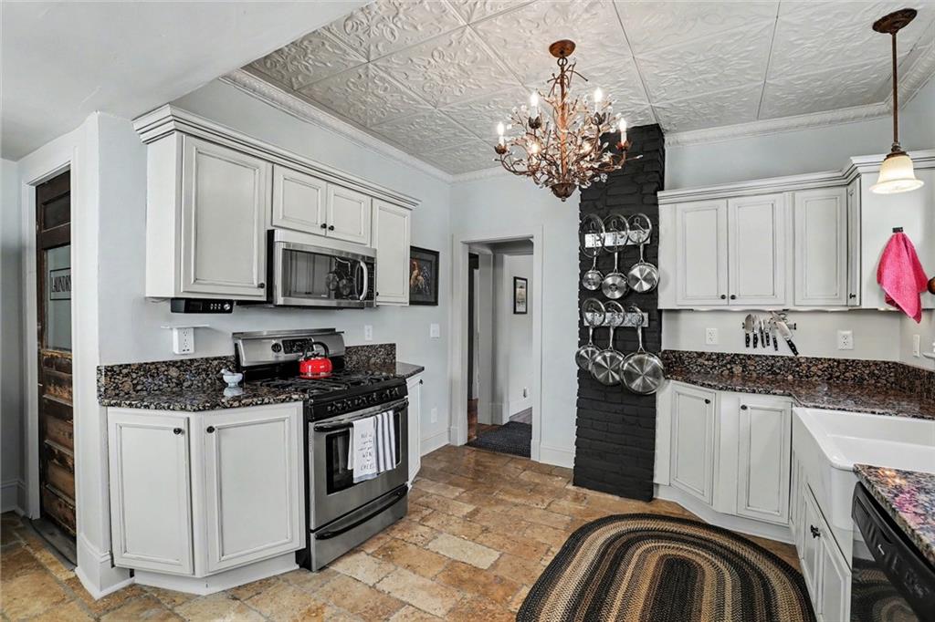5901 Rockhill Road Kansas City, MO 64110 - Photo 13 of 29