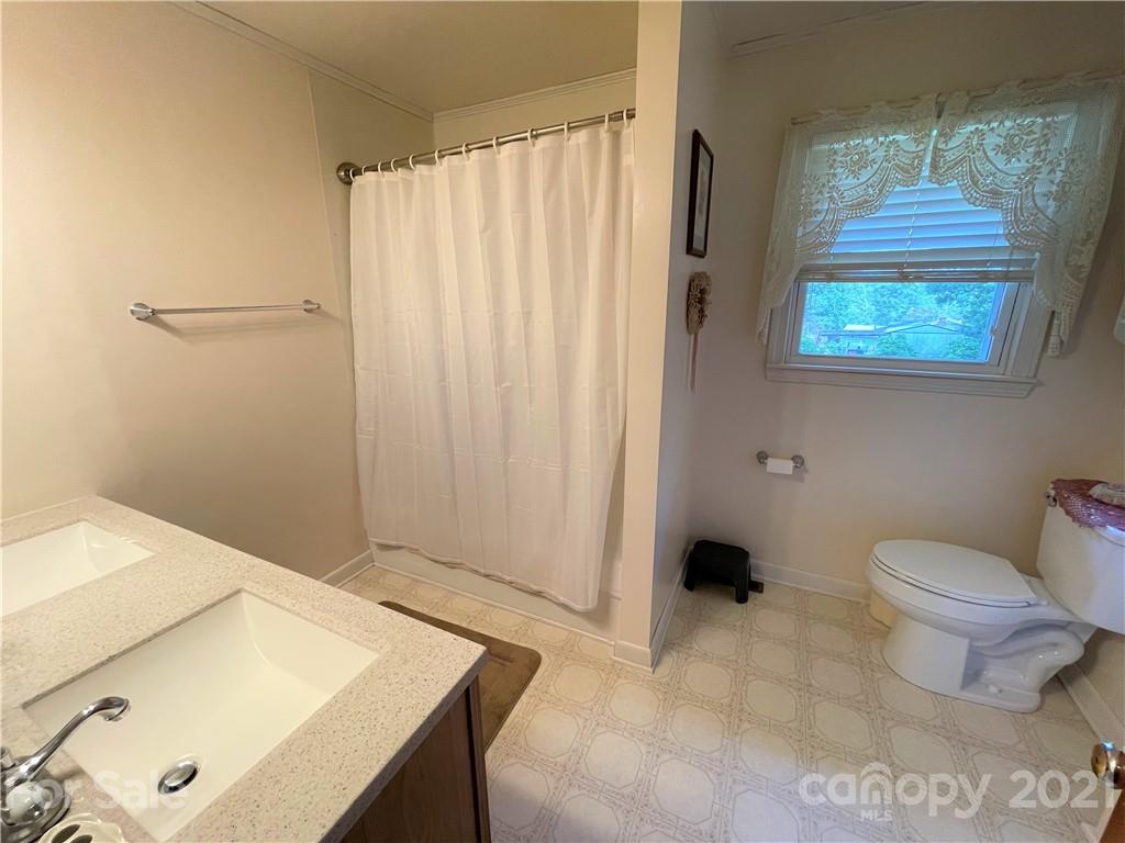 700 Loop Road Hendersonville, NC 28792 - Photo 11 of 16 Gallery Image 11