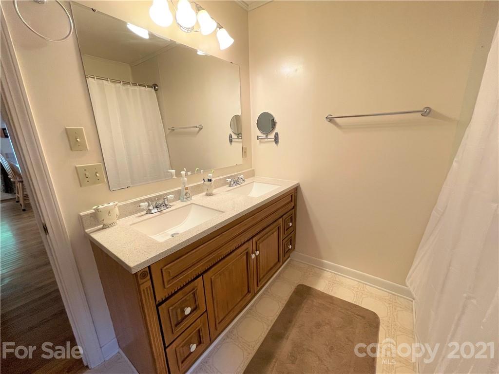 700 Loop Road Hendersonville, NC 28792 - Photo 12 of 16 Gallery Image 12