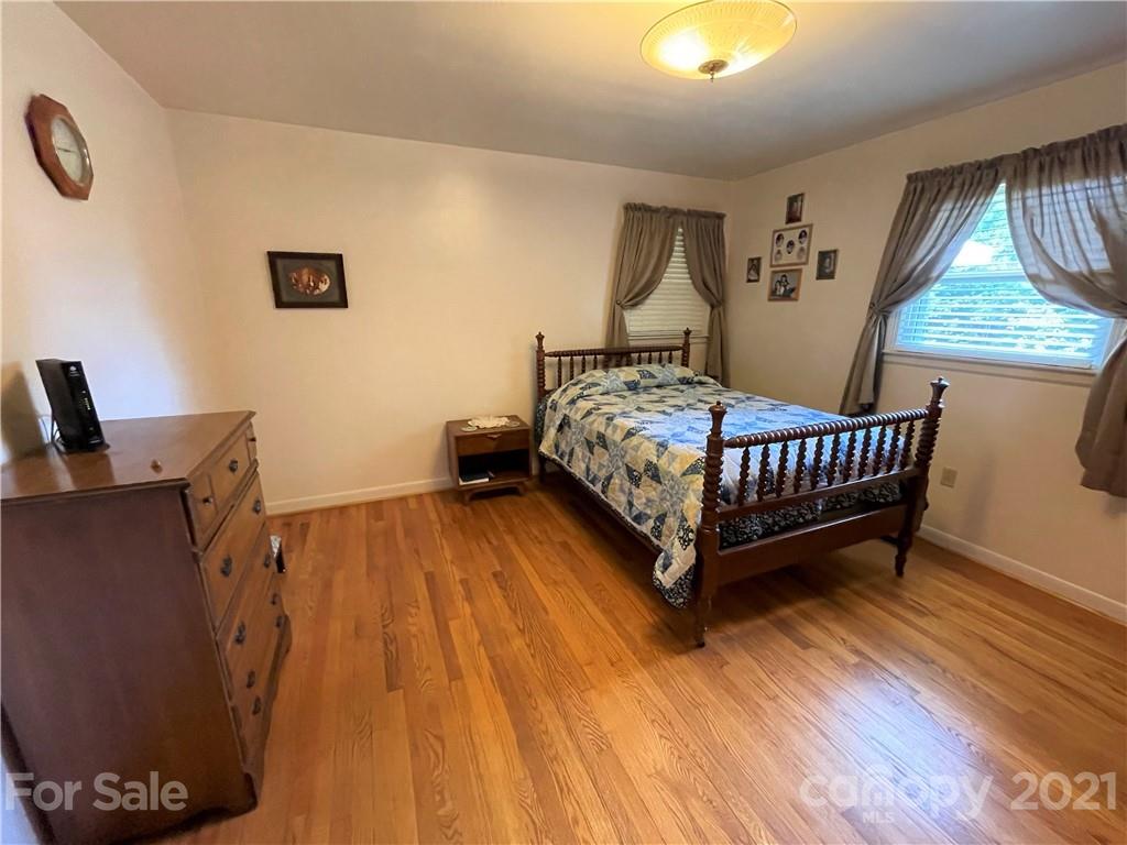 700 Loop Road Hendersonville, NC 28792 - Photo 13 of 16 Gallery Image 13