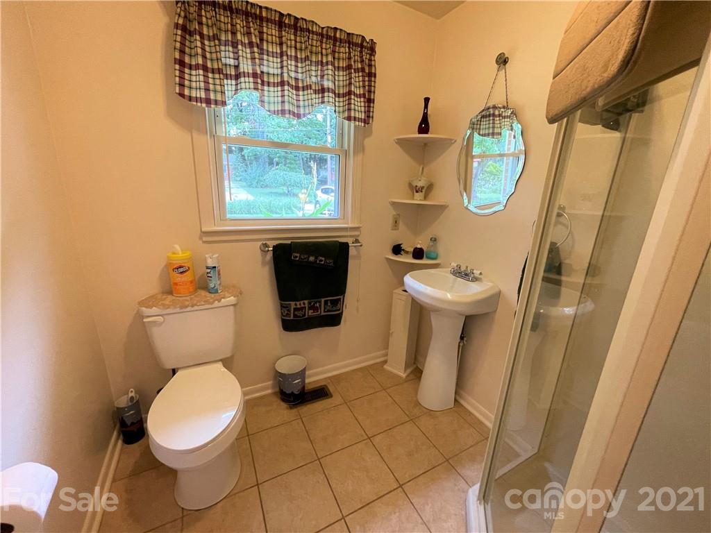 700 Loop Road Hendersonville, NC 28792 - Photo 14 of 16 Gallery Image 14
