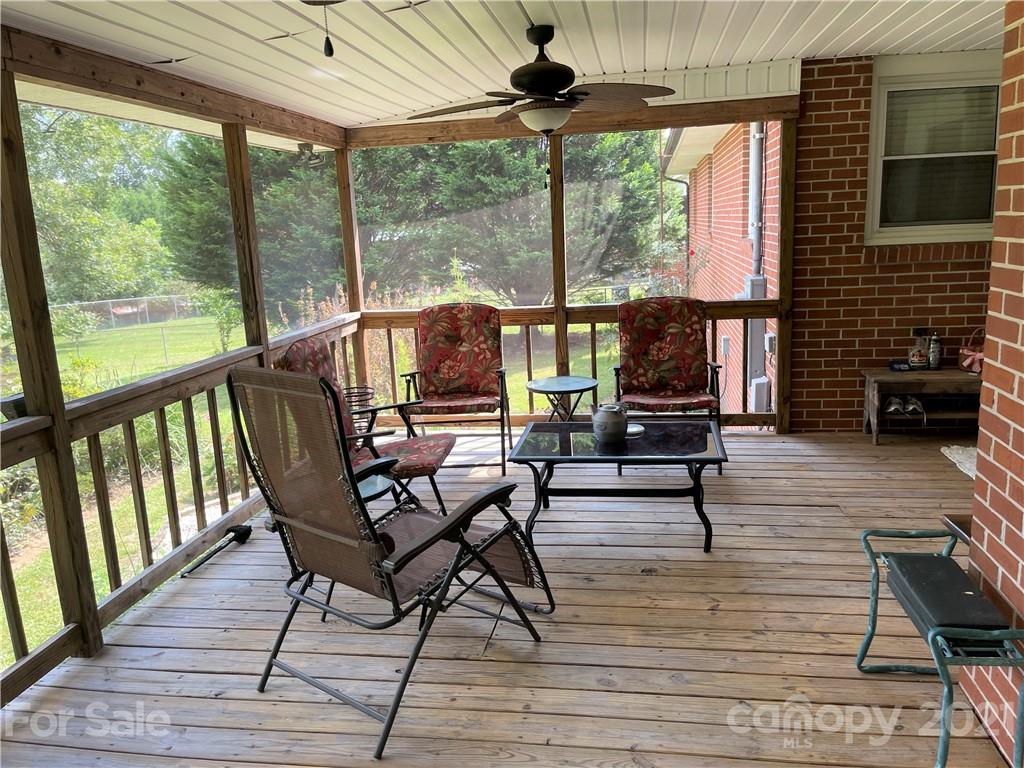 700 Loop Road Hendersonville, NC 28792 - Photo 15 of 16 Gallery Image 15