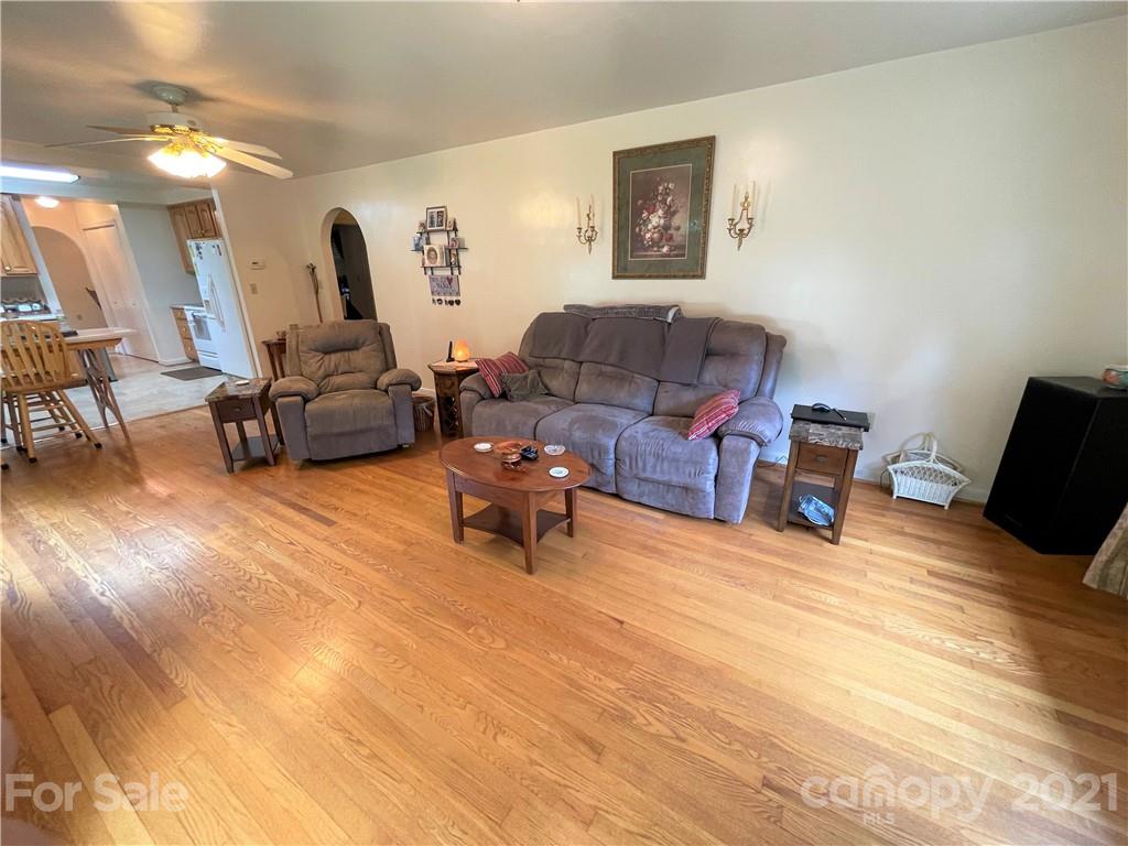 700 Loop Road Hendersonville, NC 28792 - Photo 3 of 16 Gallery Image 3