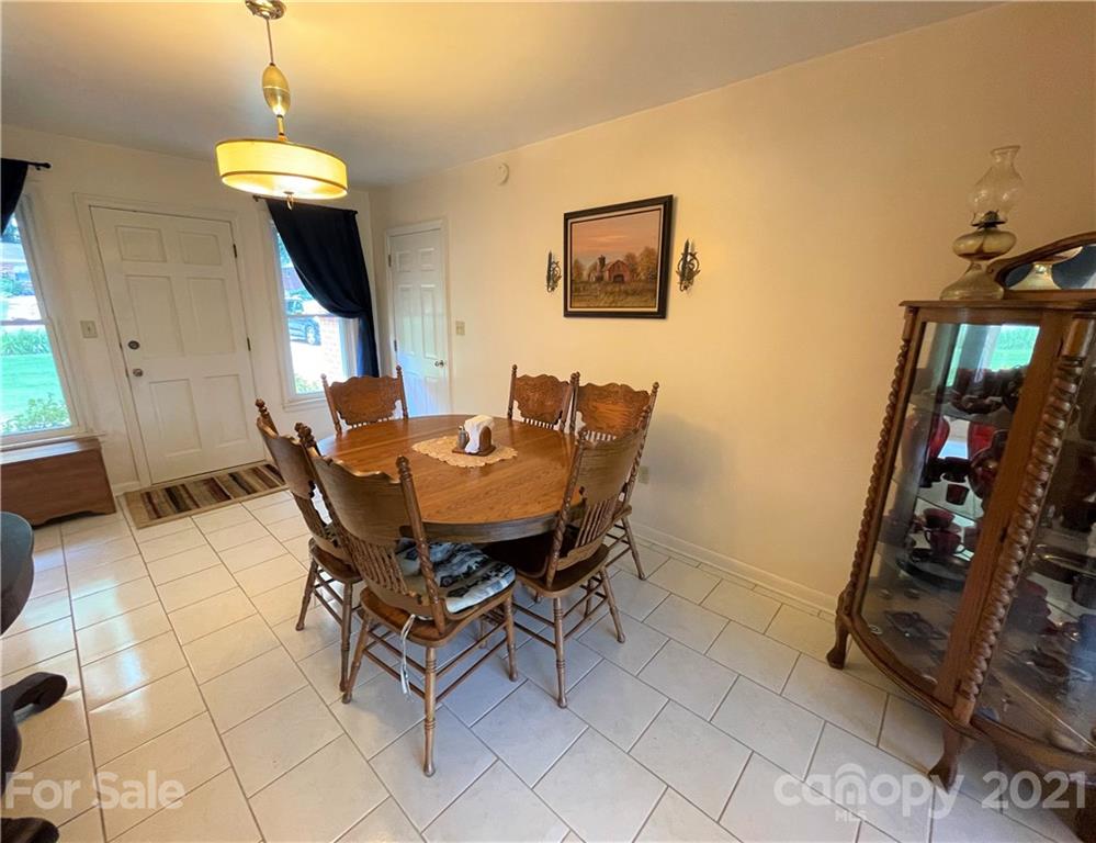 700 Loop Road Hendersonville, NC 28792 - Photo 8 of 16 Gallery Image 8