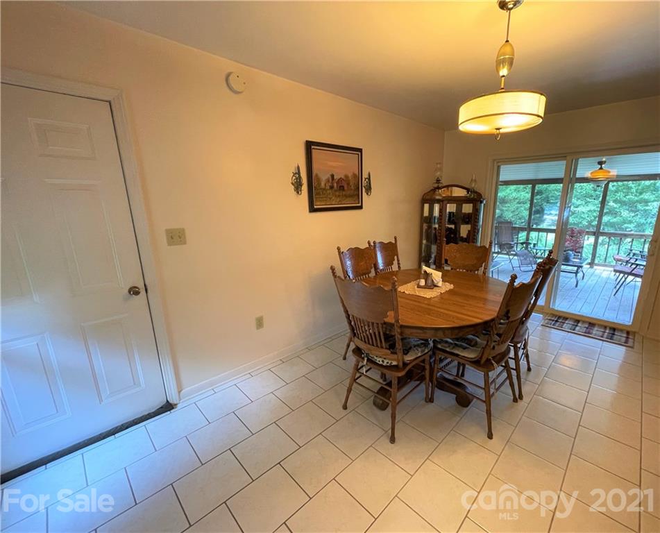 700 Loop Road Hendersonville, NC 28792 - Photo 9 of 16 Gallery Image 9