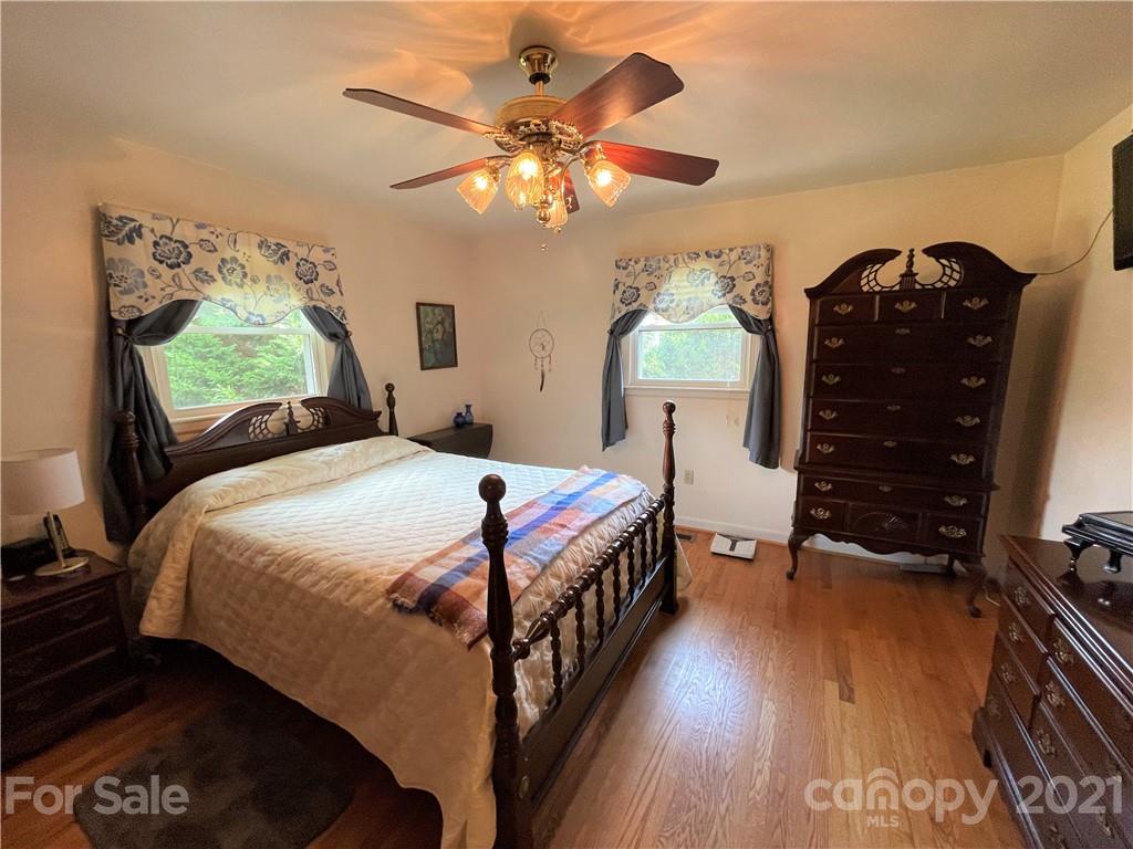 700 Loop Road Hendersonville, NC 28792 - Photo 10 of 16 Gallery Image 10
