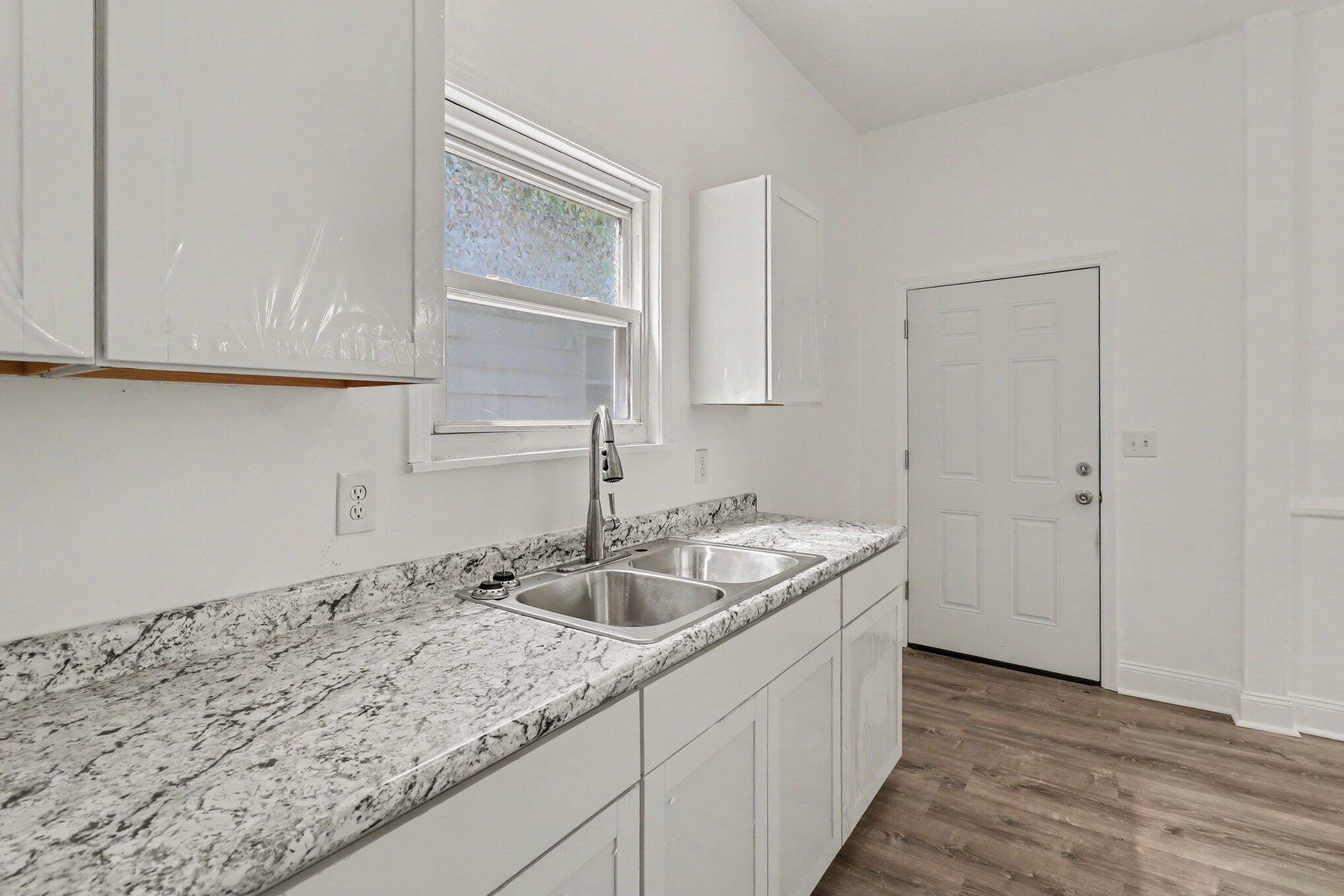 1825 Scott Street Covington, KY 41014 - Photo 11 of 24 012_file_8096