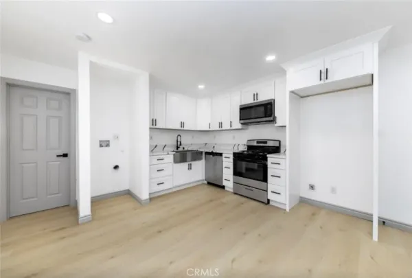 $1,800 | 10 West Trafford Street, Long Beach, CA 90805