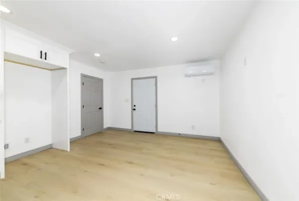 $1,800 | 10 West Trafford Street, Long Beach, CA 90805