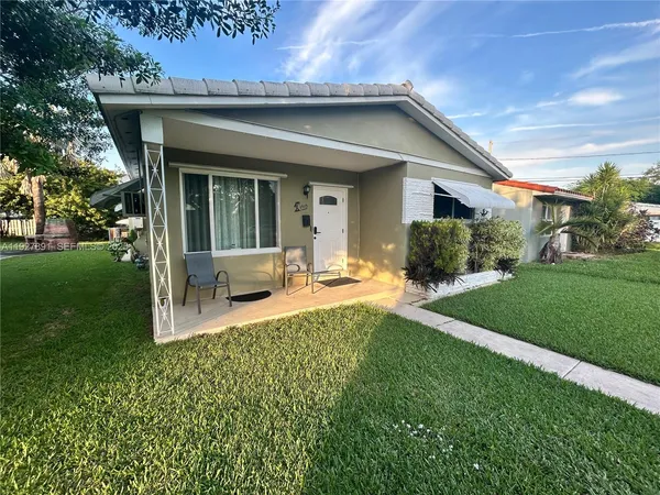 $479,900 | 1915 Mayo Street, Hollywood, FL 33020