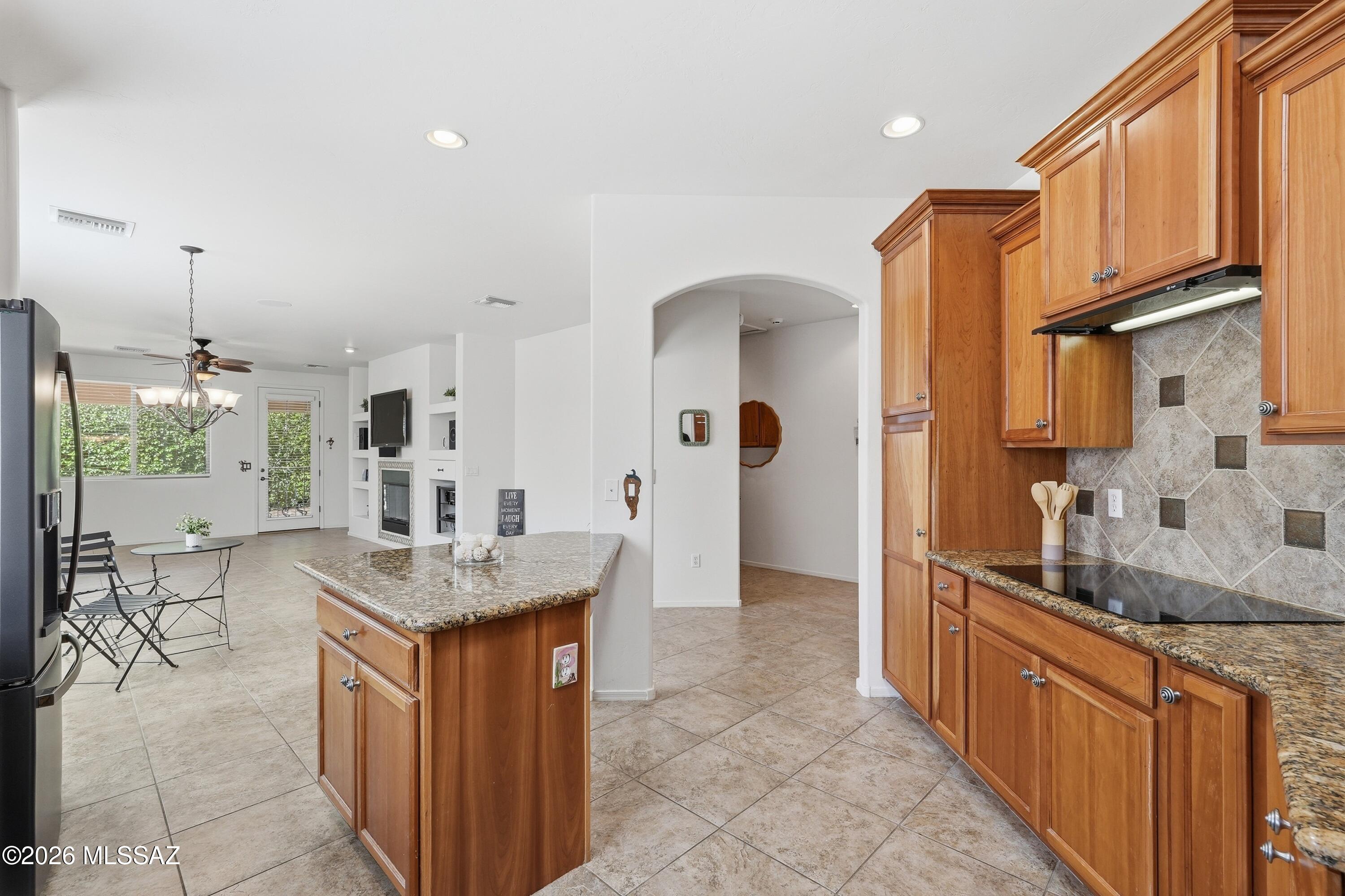 2845 North Vactor Ranch Place Tucson, AZ 85715 - Photo 12 of 41 Cooktop