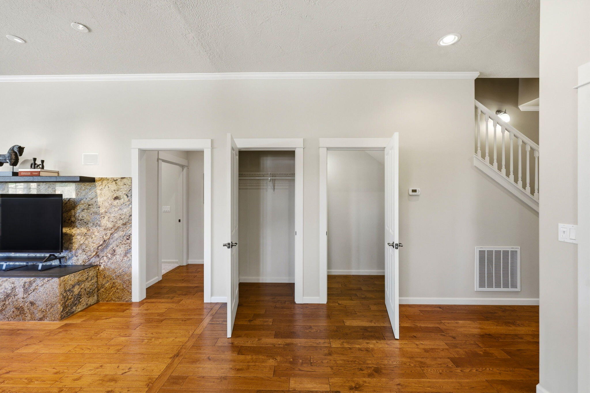 403 Briscoe Place Ashland, OR 97520 - Photo 27 of 64 ApxBP00037