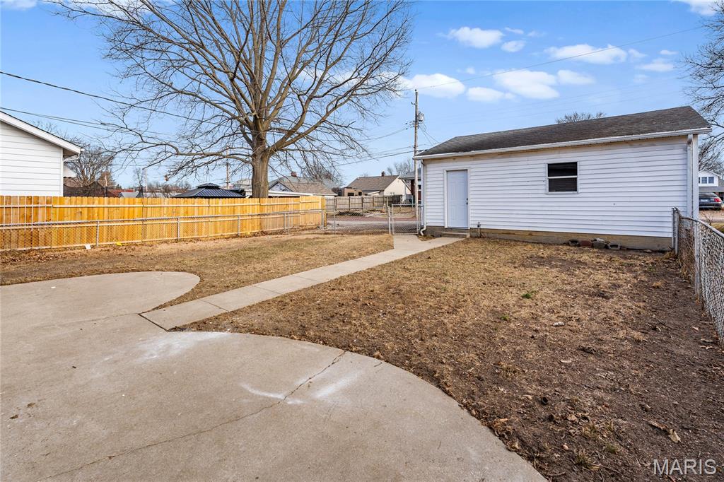 1305 Raab Avenue Belleville, IL 62220 - Photo 2 of 47